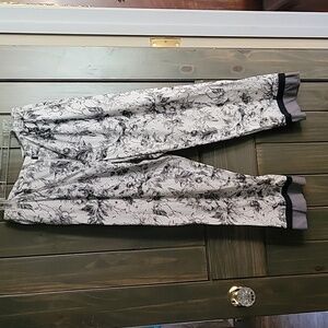 Ladies capris,  size 8.  Fun floral design.
